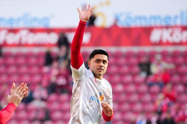 Soccer Bundesliga, Matchday 7, 1 FSV Mainz 05 Bayer 04 Leverkusen on 18 10 2025 in Mainz MEWA ARENA , Germany, Season 2025 2026 DFL REGULATIONS PROHIBIT ANY USE OF PHOTOGRAPHS AS IMAGE SEQUENCES AND OR QUASI VIDEO Nadiem Amiri 10, FSV in focus Mainz MEWA ARENA Germany Copyright: xChristophxKinzingerx