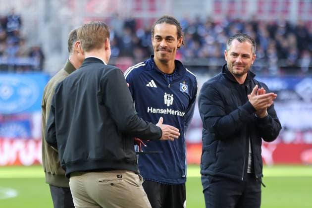 RB Leipzig vs Hamburger SV, 18 10 2025 LEIPZIG, GERMANY OCTOBER 18 Yussuf Poulsen 15, Hamburger SV during the Bundesliga match between RB Leipzig vs Hamburger SV at Red Bull Arena on matchday 7 of the 1 Bundesliga on October 18, 2025 in Leipzig, Germany DFL REGULATIONS PROHIBIT ANY USE OF PHOTOGRAPHS AS IMAGE SEQUENCES AND OR QUASI VIDEO Copyright: xBEAUTIFULxSPORTS JanxKaeferx