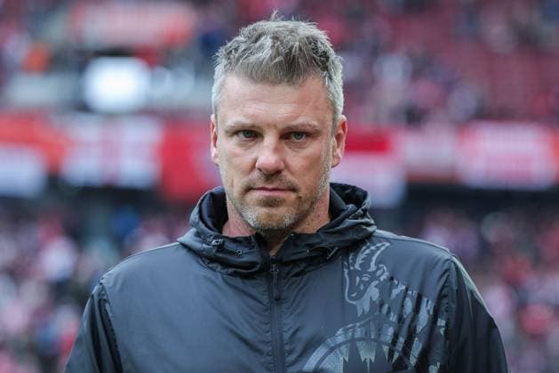 Soccer 1 Bundesliga 7 Matchday 1 FC Köln FC Augsburg on 18 10 2025 at RheinEnergieStadion in Cologne Lukas Kwasniok Coach Head Coach Cologne DFL regulations prohibit any use of photographs as image sequences and or quasi video xJRx