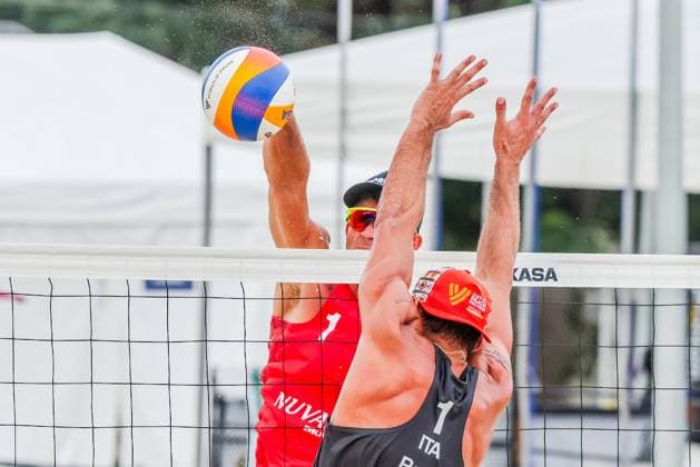 (251018) -- LAGUNA PROVINCE, Oct. 18, 2025 -- Enrico Rossi (front) of Italy competes against Alejandro Huerta Pastor of Spain during the men s quarterfinal match between Alejandro Huerta Pastor Adrian Gavira Collado of Spain and Enrico Rossi Marco Viscovich of Italy in the Volleyball World Beach Pro Tour in Laguna Province, the Philippines, on October 18, 2025. ) (SP)THE PHILIPPINES-LAGUNA PROVINCE-VOLLEYBALL WORLD BEACH PRO TOUR ROUELLExUMALI 