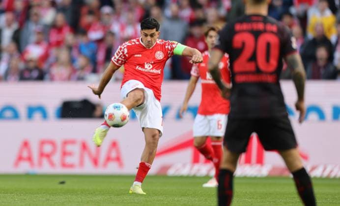 DEU, Mainz, FSV Mainz 05 vs Bayer Leverkusen, Bundesliga, DFB, MEWA Arena, 7 Spieltag, im Bild Torschuss Nadiem Amiri Mainz 05 10 DFB DFL REGULATIONS PROHIBIT ANY USE OF PHOTOGRAPHS AS IMAGE SEQUENCES AND OR QUASI VIDEO, 18 10 2025 Copyright: HMBxMedia HendrikxHamelau