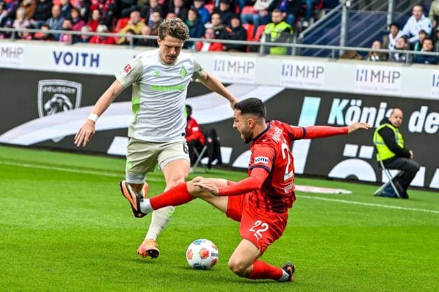 GER, 1 FBL, 1 FC Heidenheim vs SV Werder Bremen 18 10 2025, Voith Arena, Heidenheim, GER, 1 FBL, 1 FC Heidenheim vs SV Werder Bremen, in the picture foul by Jens Stage Werder Bremen, 6 on Arijon Ibrahimovic Heidenheim, 22 nordphotoxGmbHx xHafner nph00200