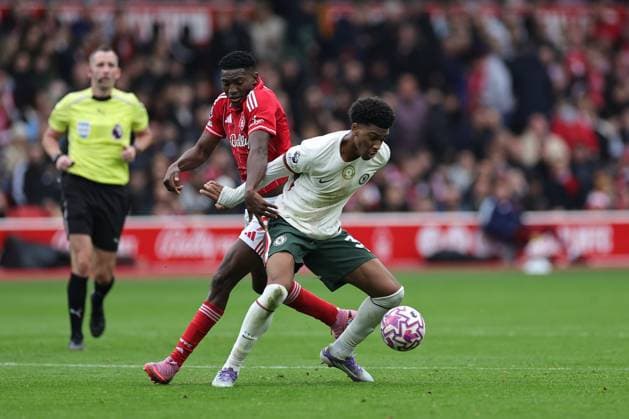 NOTTINGHAM, ENGLAND - OCTOBER 18: Josh Acheampong of Chelsea and Taiwo Awoniyi of Nottingham Forest battle for the ball during the Premier League match between Nottingham Forest and Chelsea at City Ground on October 18, 2025 in Nottingham, England. (Photo by James Holyoak) SPO 