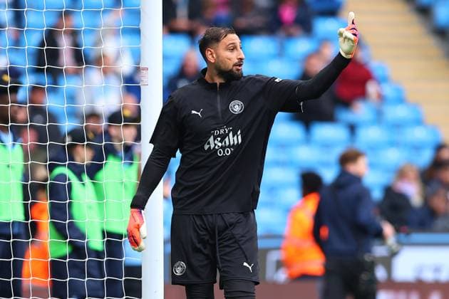 Manchester City v Everton, Premier League Gianluigi Donnarumma of Manchester City warms up prior to the Manchester City v Everton Premier League match at the Etihad Stadium, Manchester, England on 18 October 2025 Credit: Ryan Crockett Every Second Media Editorial use only. All images are copyright Every Second Media Limited. No images may be reproduced without prior permission. All rights reserved. Premier League and Football League images are subject to licensing agreements with Football DataCo Limited. see https: www.football-dataco.com Copyright: xIMAGO EveryxSecondxMediax ESM-1625-0020 RyanxCrockettx xEveryxSecondxMediax