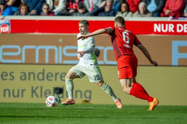 Romano Schmid SV Werder Bremen, 20 , Patrick Mainka FC Heidenheim, 06 , GER, 1 FC Heidenheim vs Werder Bremen, Football, Bundesliga, Matchday 7, Season 2025 2026, 18 10 2025, DFL DFB REGULATIONS PROHIBIT ANY USE OF PHOTOGRAPHS AS IMAGE SEQUENCES AND OR QUASI VIDEO, GER, 1 FC Heidenheim vs Werder Bremen, Football, Bundesliga, Matchday 7, Season 2025 2026, 18 10 2025 Heidenheim Copyright: xEibner-Pressefotox EP_EER