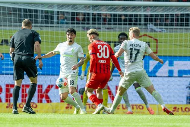 Cameron Puertas SV Werder Bremen, 18 , Niklas Dorsch FC Heidenheim, 30 , Marco Gruell SV Werder Bremen, 17 , GER, 1 FC Heidenheim vs Werder Bremen, Football, Bundesliga, Matchday 7, Season 2025 2026, 18 10 2025, DFL DFB REGULATIONS PROHIBIT ANY USE OF PHOTOGRAPHS AS IMAGE SEQUENCES AND OR QUASI VIDEO, GER, 1 FC Heidenheim vs Werder Bremen, Football, Bundesliga, Matchday 7, Season 2025 2026, 18 10 2025 Heidenheim Copyright: xEibner-Pressefotox EP_EER