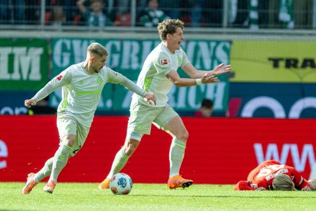 Romano Schmid SV Werder Bremen, 20 , Jens Stage SV Werder Bremen, 06 , Niklas Dorsch FC Heidenheim, 30 , GER, 1 FC Heidenheim vs Werder Bremen, Football, Bundesliga, Matchday 7, Season 2025 2026, 18 10 2025, DFL DFB REGULATIONS PROHIBIT ANY USE OF PHOTOGRAPHS AS IMAGE SEQUENCES AND OR QUASI VIDEO, GER, 1 FC Heidenheim vs Werder Bremen, Football, Bundesliga, Matchday 7, Season 2025 2026, 18 10 2025 Heidenheim Copyright: xEibner-Pressefotox EP_EER
