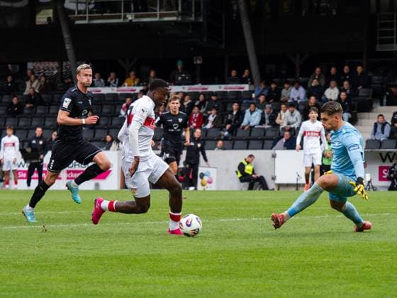 Mansour Ouro Tagba VfB Stuttgart II, 27 free to Maximilian Weisbaecker 1 FC Schweinfurth, 40 to GER, VfB Stuttgart II vs 1 FC Schweinfurth, Football, 3 Liga, Season 2025 2026, 18 10 2025 GER, VfB Stuttgart II vs 1 FC Schweinfurth, Football, 3 Liga, Season 2025 2026, 18 10 2025 Aspach Copyright: xEibner-Pressefoto CarstenxSchwerx EP_CSG