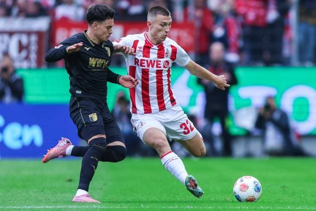 Soccer 1 Bundesliga 7 Matchday 1 FC Köln FC Augsburg on 18 10 2025 at RheinEnergieStadion in Cologne Fabian Rieder Augsburg , left Kristoffer Lund Köln , right DFL regulations prohibit any use of photographs as image sequences and or quasi video xJRx