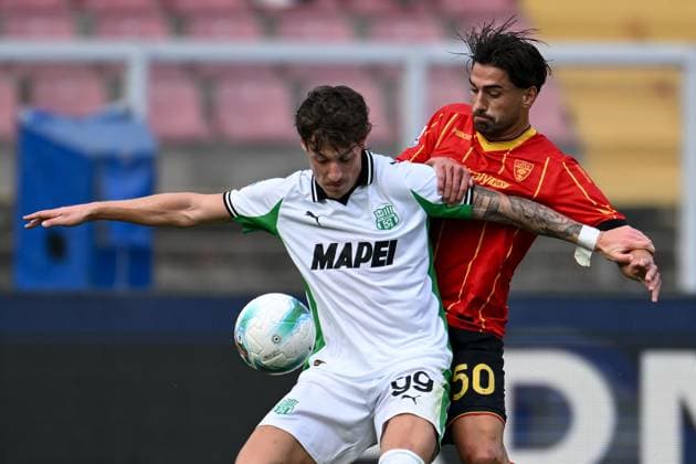 Ci Lecce 18 10 2025 - campionato di calcio Serie A Lecce-Sassuolo foto Carmelo Imbesi Image nella foto: Santiago Pierotti-Andrea Pinamonti 