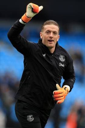 18th October 2025; Etihad Stadium, Manchester, Lancashire, England; Premier League Football, Manchester City versus Everton; Everton goalkeeper Jordan Pickford waves to the visiting supporters  DxB