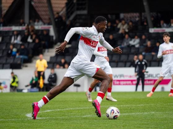 Mansour Ouro Tagba VfB Stuttgart II, 27 on the ball GER, VfB Stuttgart II vs 1 FC Schweinfurth, Football, 3 Liga, Season 2025 2026, 18 10 2025 GER, VfB Stuttgart II vs 1 FC Schweinfurth, Football, 3 Liga, Season 2025 2026, 18 10 2025 Aspach Copyright: xEibner-Pressefoto CarstenxSchwerx EP_CSG