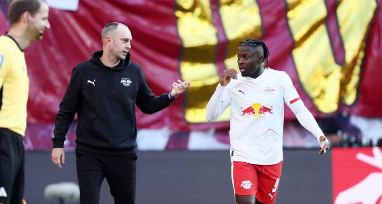 RB Leipzig Hamburg Bundesliga Leipzig, 18 10 2025, Red Bull Arena, Soccer, 1 Bundesliga, 7 Matchday , RB Leipzig vs Hamburger SV, In the picture from left Coach Ole Werner, RB Leipzig, Johan Bakayoko 9, RB Leipzig , For editorial use only Only editorial use , DFL DFB regulations prohibit any use of photographs as image sequences and or quasi video ,