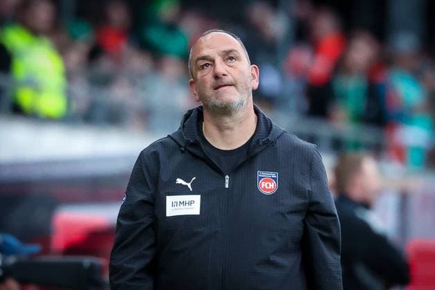 Disappointment, frustration for head coach Frank Schmidt 1FC Heidenheim 1846 after a missed chance of his team, 1 FC Heidenheim 1846 vs SV Werder Bremen, DFL, Bundesliga, Saison 2025 2026, Voith Arena, Hinrunde, 7 Spieltag, 18 10 2025 DFB regulations prohibit any use of photographs as image sequences and or quasi video Heidenheim Baden Wuerttemberg Germany Copyright: xkolbert-press MartinxAgüerax