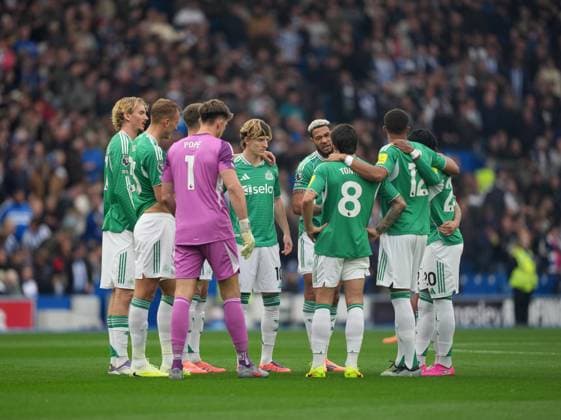 Newcastle players huddle prior to kick off. Brighton and Hove Albion v Newcastle United, Premier League, Football, American Express Community Stadium, Brighton, UK - 18 Oct 2025Brighton American Express Community Stadi United Kingdom EDITORIAL USE ONLY No use with unauthorised audio, video, data, fixture lists, club league logos or live services. Online in-match use limited to 120 images, no video emulation. No use in betting, games or single club league player publications.  Copyright: xSeanxRyan Shutterstockx 15544971n