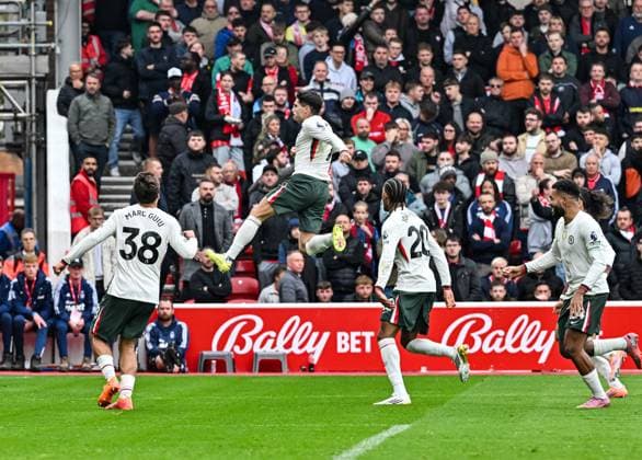 18th October 2025; The City Ground, Nottingham, England; Premier League Football, Nottingham Forest versus Chelsea; Pedro Neto of Chelsea celebrates with his team after scoring in the 52nd minute for 0-2  GodfreyxPitt