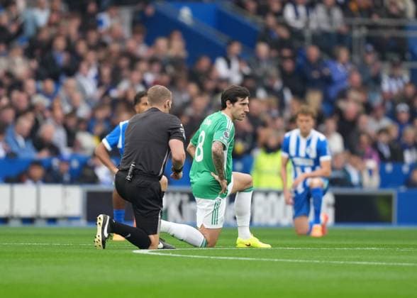 Both teams take the knee prior to kick off. Brighton and Hove Albion v Newcastle United, Premier League, Football, American Express Community Stadium, Brighton, UK - 18 Oct 2025Brighton American Express Community Stadi United Kingdom EDITORIAL USE ONLY No use with unauthorised audio, video, data, fixture lists, club league logos or live services. Online in-match use limited to 120 images, no video emulation. No use in betting, games or single club league player publications.  Copyright: xSeanxRyan Shutterstockx 15544971l
