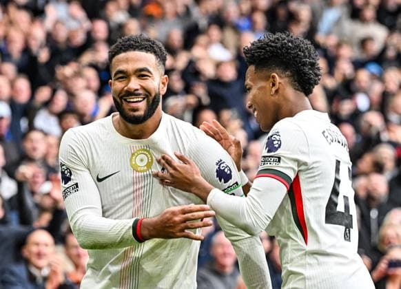 18th October 2025; The City Ground, Nottingham, England; Premier League Football, Nottingham Forest versus Chelsea; Reece James of Chelsea celebrates with Estevao after scoring in the 84th minute for 0-3  GodfreyxPitt