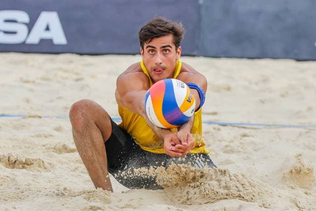 (251018) -- LAGUNA PROVINCE, Oct. 18, 2025 -- Javier Bello of England competes during the men s quarterfinal match between Javier Bello Joaquin Bello of England and Samuele Cottafava Gianluca Dal Corso of Italy at the Volleyball World Beach Pro Tour in Laguna Province, the Philippines, Oct. 18, 2025. ) (SP)THE PHILIPPINES-LAGUNA PROVINCE-VOLLEYBALL WORLD BEACH PRO TOUR ROUELLExUMALI 