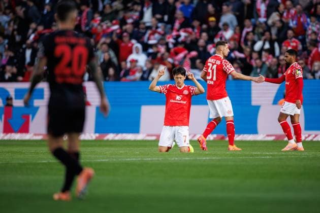 Jae Sung Lee FSV Mainz 05 celebrates the goal for 1 2, FSV Mainz 05 vs Bayer 04 Leverkusen, Football, 1 Bundesliga, Matchday 7, Season 2025 2026, 18 10 2025 DFB regulations prohibit any use of photographs as image sequences and or quasi video FSV Mainz 05 vs Bayer 04 Leverkusen, Football, 1 Bundesliga, Matchday 7, Season 2025 2026, 18 10 2025 Copyright: xEibner-Pressefoto AlexanderxNeisx EP_ANS