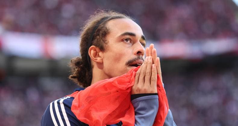 RB Leipzig Hamburg Bundesliga Leipzig, 18 10 2025, Red Bull Arena, Fußball, 1 Bundesliga, 7 Spieltag , RB Leipzig vs Hamburger SV, Im Bild Verabschied des langjährigen RBL Spielers Yussuf Poulsen , Nur zur redaktionellen Nutzung Only editorial use , DFL DFB regulations prohibit any use of photographs as image sequences and or quasi video ,