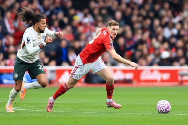 Nottingham, England, 18th October 2025. Elliot Anderson of Nottingham Forest runs with the ball whilst under pressure from Malo Gusto of Chelsea during the Nottingham Forest vs Chelsea Premier League match at the City Ground, Nottingham. Picture credit should read: Jessica Hornby Sportimage EDITORIAL USE ONLY. No use with unauthorised audio, video, data, fixture lists, club league logos or live services. Online in-match use limited to 120 images, no video emulation. No use in betting, games or single club league player publications. SPI_086_JH_Forest_Chelsea SPI-4217-0086