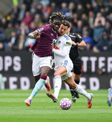 Lesley Ugochukwu of Burnley and Ethan Ampadu of Leeds United Burnley v Leeds United, Premier League, Football, Turf Moor, Burnley, UK - 18 Oct 2025Leeds Turf Moor United Kingdom EDITORIAL USE ONLY No use with unauthorised audio, video, data, fixture lists, club league logos or live services. Online in-match use limited to 120 images, no video emulation. No use in betting, games or single club league player publications.  Copyright: xAnnaxGowthorpe Shutterstockx 15544973u