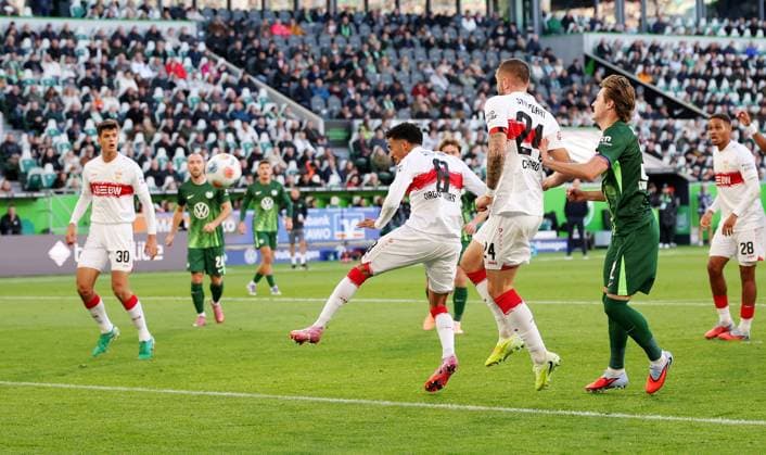 18 10 2025, Germany, Wolfsburg, Soccer Bundesliga, Season 2025 2026, VfL Wolfsburg vs VfB Stuttgart, 0 1 Goal Tiago Tomas VfB