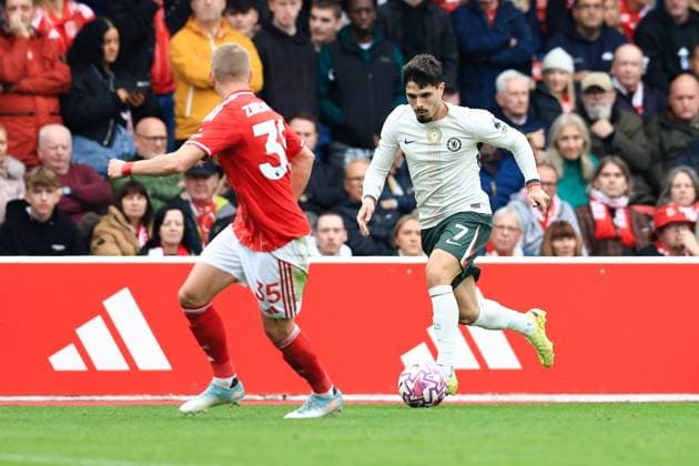 Nottingham, England, 18th October 2025. Pedro Neto of Chelsea runs with the ball whilst under pressure from Oleksandr Zinchenko of Nottingham Forest during the Nottingham Forest vs Chelsea Premier League match at the City Ground, Nottingham. Picture credit should read: Jessica Hornby Sportimage EDITORIAL USE ONLY. No use with unauthorised audio, video, data, fixture lists, club league logos or live services. Online in-match use limited to 120 images, no video emulation. No use in betting, games or single club league player publications. SPI_088_JH_Forest_Chelsea SPI-4217-0088