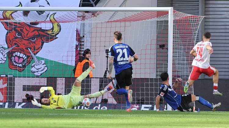 Goalkeeper Daniel Heuer Fernandes makes a save against Christoph Baumgartner duel Match scene Action Sport Football Soccer DFL Bundesliga Men 7 Matchday Season 2025 2026 18 10 2025 Rasen Ballsport RB Leipzig RBL vs Hamburger SV HSV at RedBull Arena DFL regulations prohibit any use of photographs as image sequences and or quasi video