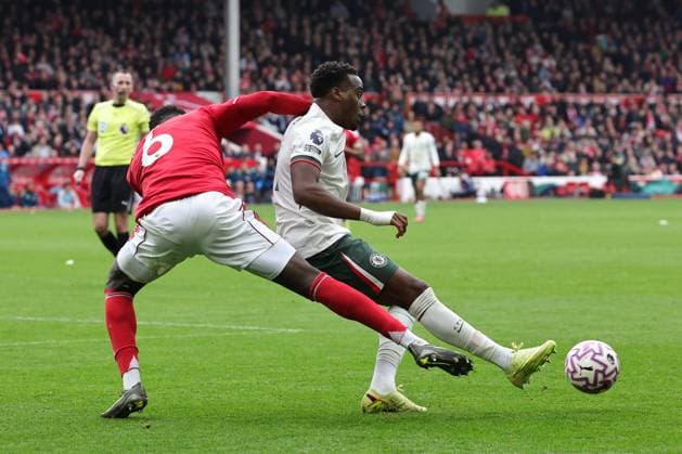 NOTTINGHAM, ENGLAND - OCTOBER 18: Jamie Gittens of Chelsea and Ibrahim Sangare of Nottingham Forest battle for the ball during the Premier League match between Nottingham Forest and Chelsea at City Ground on October 18, 2025 in Nottingham, England. (Photo by James Holyoak) SPO 