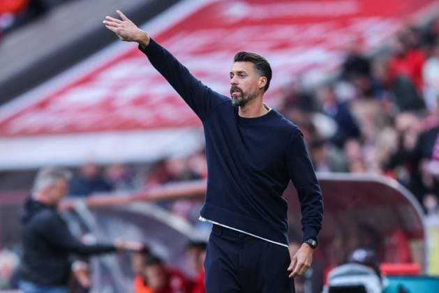 Soccer 1 Bundesliga 7 Matchday 1 FC Köln FC Augsburg on 18 10 2025 at RheinEnergieStadion in Cologne Sandro Wagner Coach Head Coach Augsburg DFL regulations prohibit any use of photographs as image sequences and or quasi video xJRx