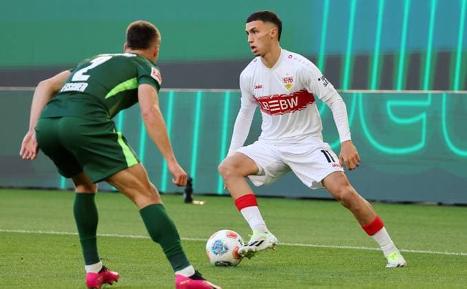 18 10 2025, Germany, Wolfsburg, Soccer Bundesliga, Season 2025 2026, VfL Wolfsburg vs VfB Stuttgart, f l Kilian Fischer VfL , Bilal El Kannouss VfB