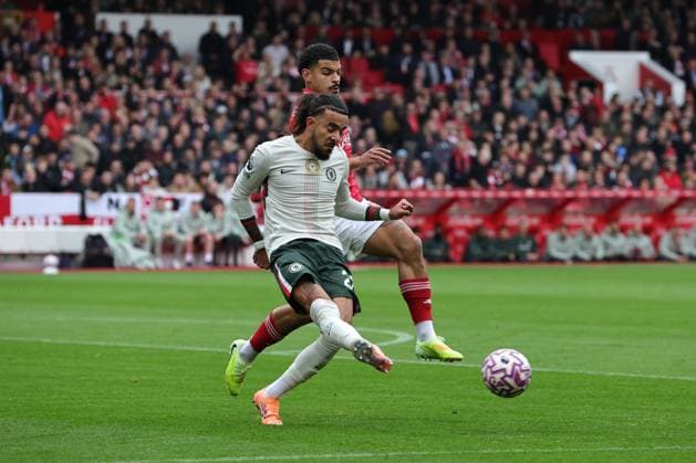 NOTTINGHAM, ENGLAND - OCTOBER 18: Malo Gusto of Chelsea in action during the Premier League match between Nottingham Forest and Chelsea at City Ground on October 18, 2025 in Nottingham, England. (Photo by James Holyoak) SPO 
