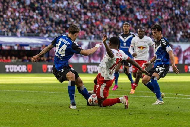 GER, Bundesliga, RB Leipzig Hamburger SV 18 10 2025, Red Bull Arena, Leipzig, GER, Bundesliga, RB Leipzig Hamburger SV Ridle Baku RB Leipzig 17 , Luka VuÅ¡koviÄ‡ Hamburger SV 44 Â nordphotoxGmbHxx xAlexanderxTrienitz nph00051
