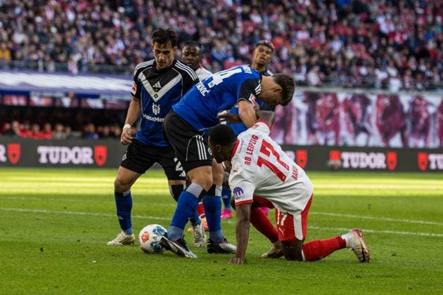 GER, Bundesliga, RB Leipzig Hamburger SV 18 10 2025, Red Bull Arena, Leipzig, GER, Bundesliga, RB Leipzig Hamburger SV Ridle Baku RB Leipzig 17 , Luka VuÅ¡koviÄ‡ Hamburger SV 44 Â nordphotoxGmbHxx xAlexanderxTrienitz nph00051