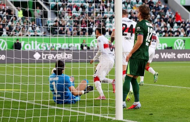 18 10 2025, Germany, Wolfsburg, Soccer Bundesliga, Season 2025 2026, VfL Wolfsburg vs VfB Stuttgart, Cheering after the 0 1 goal, Scorer Tiago Tomas VfB