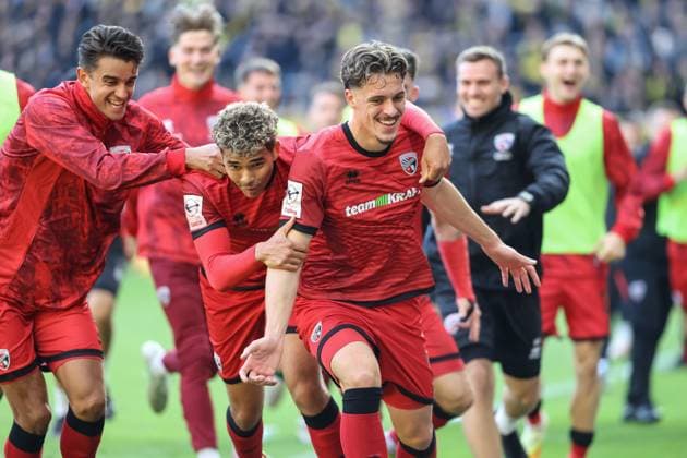 3 Liga Alemannia Aachen FC Ingolstadt 04 Dennis Kaygin 10, FCI Goal Jubel Treffer 0 1 Siegtreffer, Yann Sturm 7, FCI Fredrik Carlsen 8, FCI 3 Liga FC Ingolstadt 04 Saison 2025 2026 Alemannia Aachen