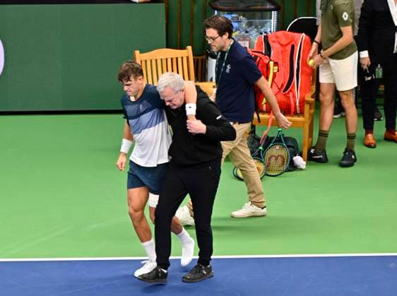 Denmark s Holger Rune injures his foot during the semifinal match against France s Ugo Humbert and leaves on a walkover during the BNP Paribas Nordic Open tennis tournament at the Royal Swedish Tennis Hall in Stockholm, Sweden, Saturday, Oct 18, 2025 STOCKHOLM SWEDEN x10040x  Copyright: xAndersxWiklund TTx TENNIS NORDIC OPEN