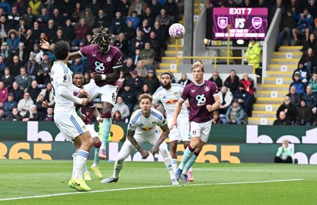 Lesley Ugochukwu of Burnley scores the team s first goal Burnley v Leeds United, Premier League, Football, Turf Moor, Burnley, UK - 18 Oct 2025Leeds Turf Moor United Kingdom EDITORIAL USE ONLY No use with unauthorised audio, video, data, fixture lists, club league logos or live services. Online in-match use limited to 120 images, no video emulation. No use in betting, games or single club league player publications.  Copyright: xAnnaxGowthorpe Shutterstockx 15544973x