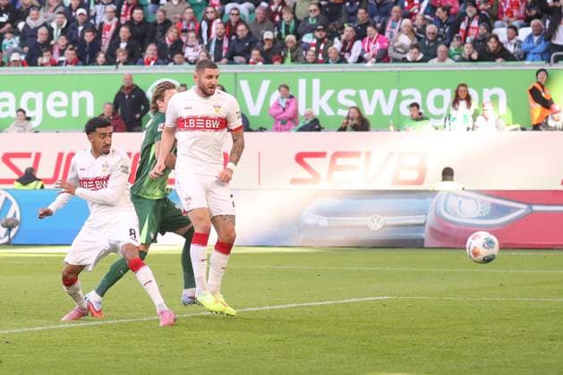 18 10 2025, xgox, Soccer 1 Bundesliga VfL Wolfsburg VfB Stuttgart emspor, v l Goal to 0 1 by Tiago Tomas Stuttgart, 8 DFL DFB REGULATIONS PROHIBIT ANY USE OF PHOTOGRAPHS as IMAGE SEQUENCES and or QUASI VIDEO Wolfsburg