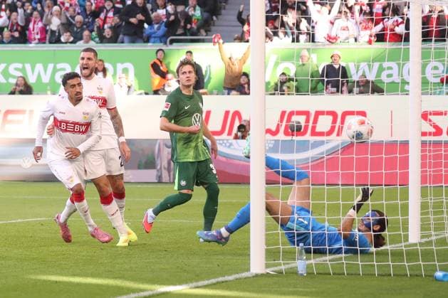 18 10 2025, xgox, Soccer 1 Bundesliga VfL Wolfsburg VfB Stuttgart emspor, v l Goal to 0 1 by Tiago Tomas Stuttgart, 8 DFL DFB REGULATIONS PROHIBIT ANY USE OF PHOTOGRAPHS as IMAGE SEQUENCES and or QUASI VIDEO Wolfsburg
