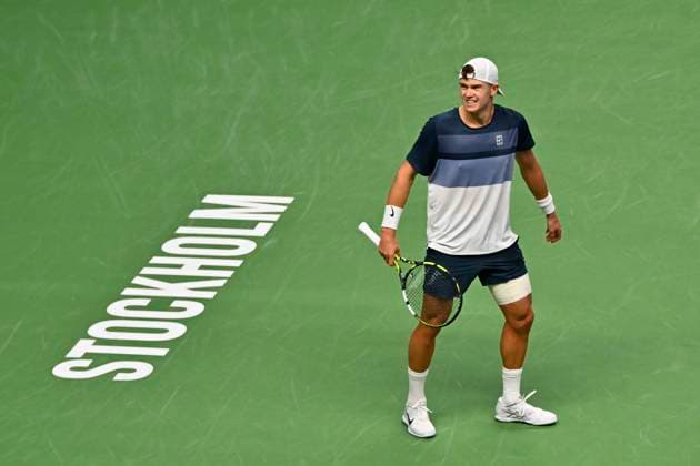 Denmark s Holger Rune injures his foot during the semifinal match against France s Ugo Humbert and leaves on a walkover during the BNP Paribas Nordic Open tennis tournament at the Royal Swedish Tennis Hall in Stockholm, Sweden, Saturday, Oct 18, 2025 STOCKHOLM SWEDEN x10040x  Copyright: xAndersxWiklund TTx TENNIS NORDIC OPEN