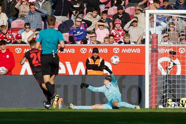 1 3 Goal for Bayer 04 Leverkusen by Alejandro Grimaldo Bayer 04 Leverkusen, 20 , Germany, Soccer, 1 Bundesliga, Matchday 7, 2025 2026, 1 FSV Mainz vs Bayer 04 Leverkusen, 18 10 2025, Mewa Arena, Mainz, Germany Mainz Mewa Arena Rheinland Pfalz Germany Copyright: xGrantxHubbsx