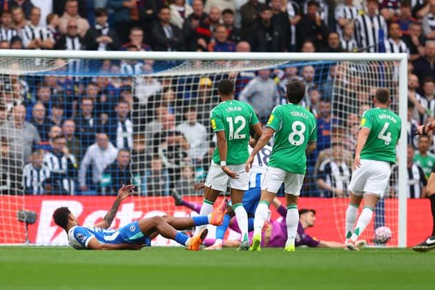 Brighton and Hove, England, 18th October 2025. Georginio Rutter of Brighton and Hove Albion has his shot saved by Nick Pope of Newcastle United during the Brighton and Hove Albion vs Newcastle United Premier League match at the AMEX Stadium, Brighton and Hove. Picture credit should read: Paul Terry Sportimage EDITORIAL USE ONLY. No use with unauthorised audio, video, data, fixture lists, club league logos or live services. Online in-match use limited to 120 images, no video emulation. No use in betting, games or single club league player publications. SPI_019_PT_Brighton_Newcastle SPI-4218-0019