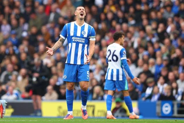Brighton and Hove, England, 18th October 2025. Lewis Dunk of Brighton and Hove Albion reacts in pain during the Brighton and Hove Albion vs Newcastle United Premier League match at the AMEX Stadium, Brighton and Hove. Picture credit should read: Paul Terry Sportimage EDITORIAL USE ONLY. No use with unauthorised audio, video, data, fixture lists, club league logos or live services. Online in-match use limited to 120 images, no video emulation. No use in betting, games or single club league player publications. SPI_020_PT_Brighton_Newcastle SPI-4218-0020
