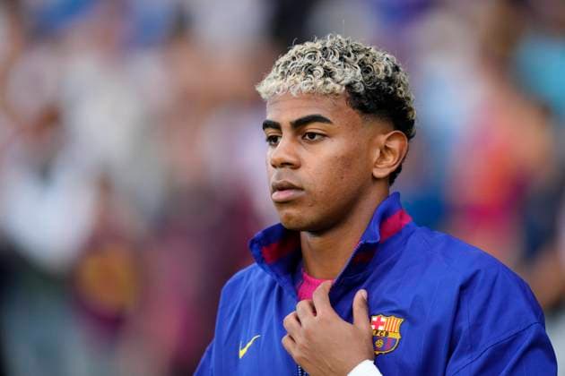 FC Barcelona, Barca v Girona FC - LaLiga EA Sports Lamine Yamal right winger of Barcelona and Spain prior the La Liga EA Sports match between FC Barcelona and Girona FC at Estadi Olimpic Lluis Companys on October 18, 2025 in Barcelona, Spain. Barcelona Spain  Copyright: xJosexBretonx originalFilename:bretonhernandez-fcbarcel251018_npQPI.jpg