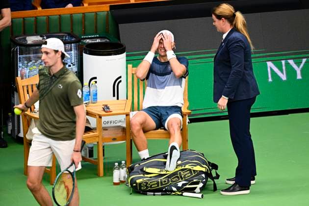 Denmark s Holger Rune injures his foot during the semifinal match against France s Ugo Humbert and leaves on a walkover during the BNP Paribas Nordic Open tennis tournament at the Royal Swedish Tennis Hall in Stockholm, Sweden, Saturday, Oct 18, 2025 STOCKHOLM SWEDEN x10040x  Copyright: xAndersxWiklund TTx TENNIS NORDIC OPEN
