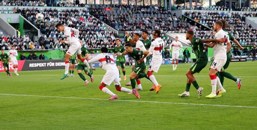 18 10 2025, Germany, Wolfsburg, Soccer Bundesliga, Season 2025 2026, VfL Wolfsburg vs VfB Stuttgart, left Chema VfB