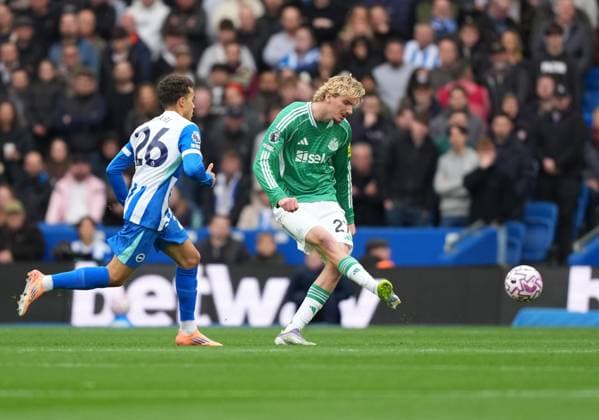 Nick Woltemade of Newcastle United passes the ball. Brighton and Hove Albion v Newcastle United, Premier League, Football, American Express Community Stadium, Brighton, UK - 18 Oct 2025Brighton American Express Community Stadi United Kingdom EDITORIAL USE ONLY No use with unauthorised audio, video, data, fixture lists, club league logos or live services. Online in-match use limited to 120 images, no video emulation. No use in betting, games or single club league player publications.  Copyright: xSeanxRyan Shutterstockx 15544971t